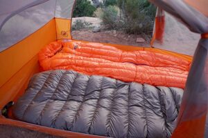 Quilt Vs Sleeping Bag Pros & Cons & Which One Is The Best